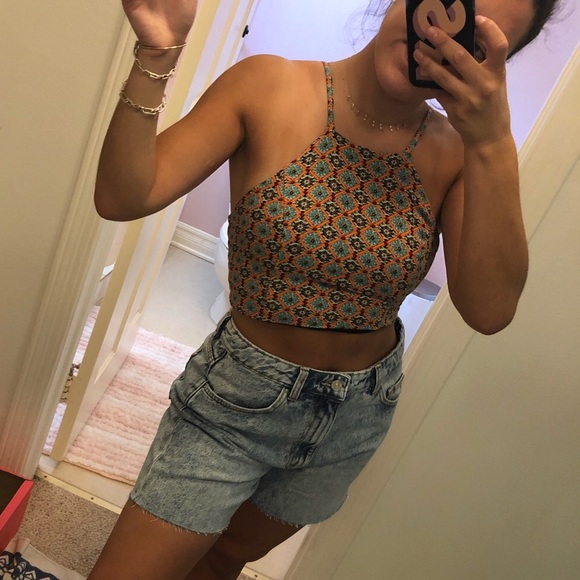 LF Mosaic Halter Crop Top - Picture 3 of 4